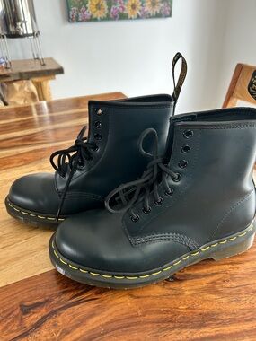 Dr. Doc Martens 1460 Black Leather Combat Boots with Yellow Stitching sz W8, M7